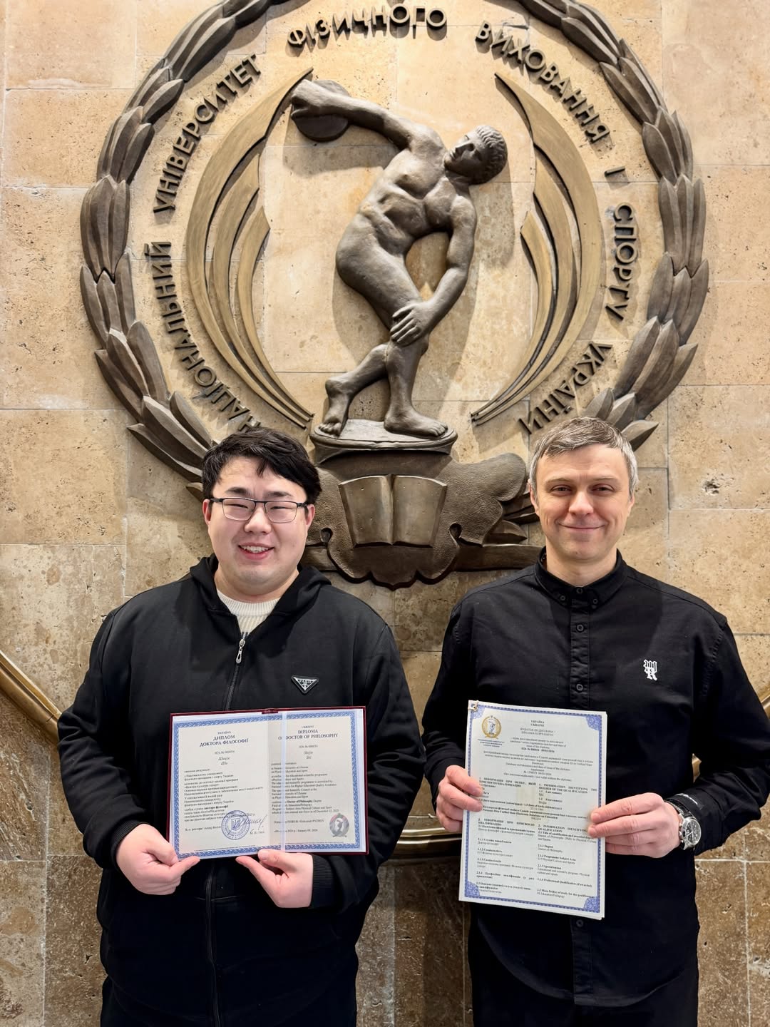 Вітаємо випускника кафедри оздоровчо-рекреаційної рухової активності ШИ ШИЦЗЕ з отриманням Диплому Доктора філософії!