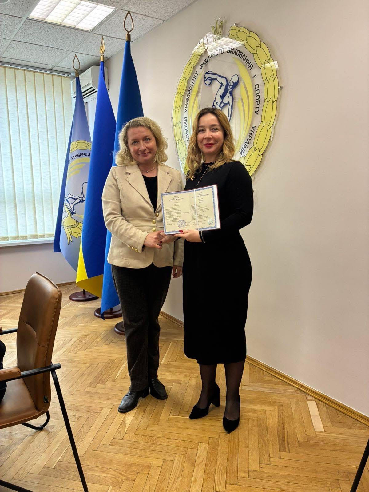 Урочисте вручення диплому доктора філософії викладачці Світлані Бобренко