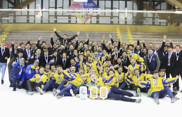 Студент НУФВСУ Д. Козачук став бронзовим призером юніорського чемпіонату світу з хокею з шайбою